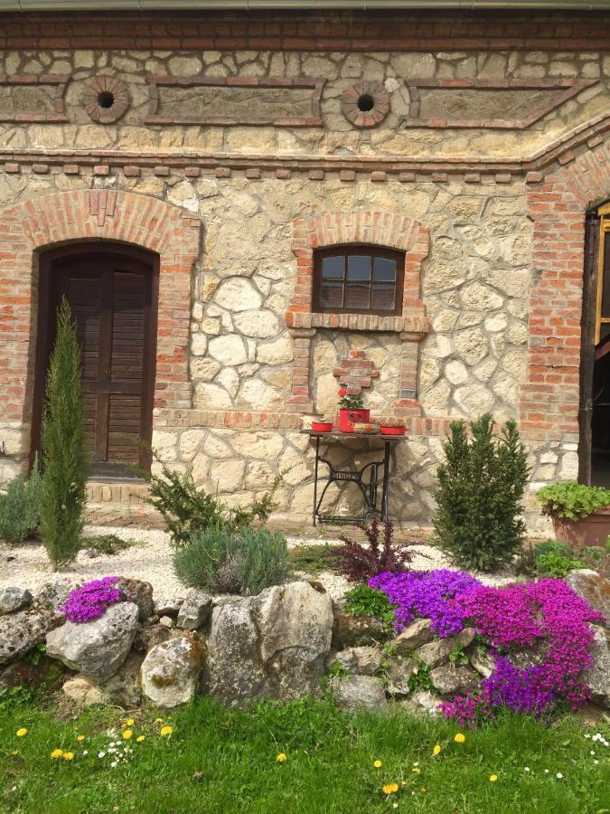ホテル Levendula Porta Es Pajtaszinhaz Orfű エクステリア 写真