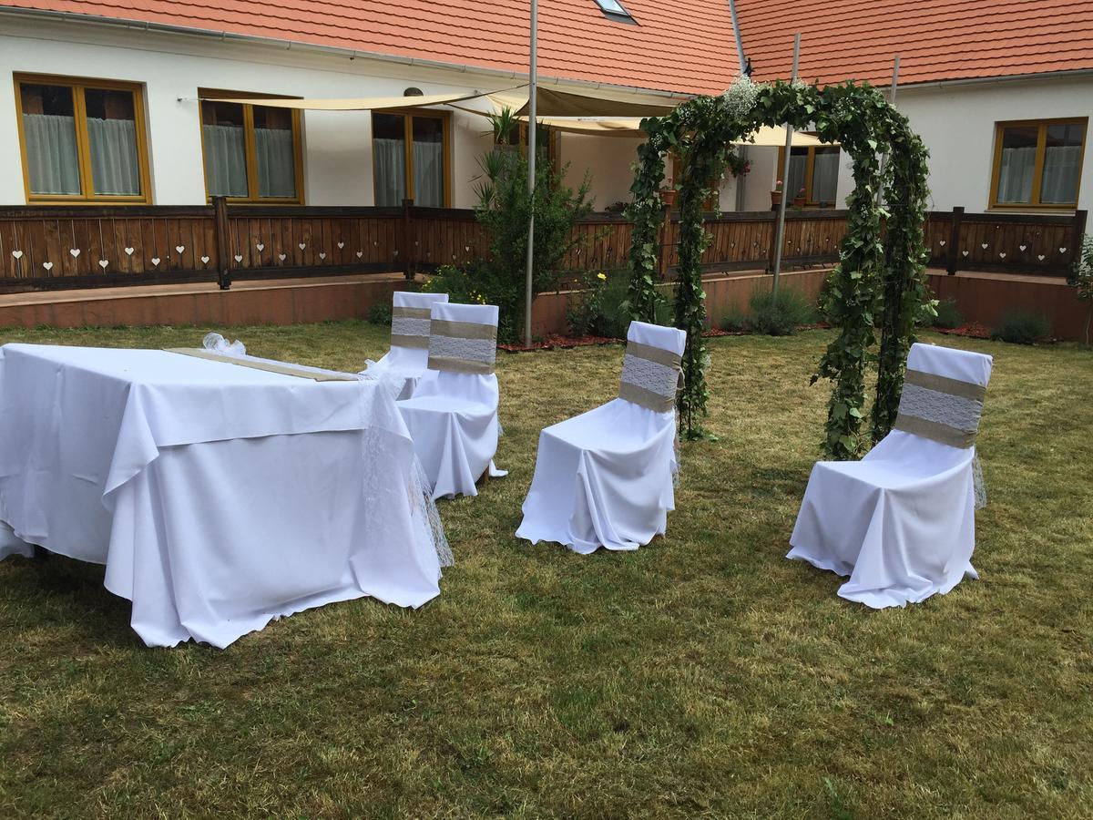 ホテル Levendula Porta Es Pajtaszinhaz Orfű エクステリア 写真